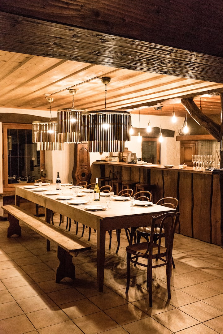 Eettafel direct naast de open keuken