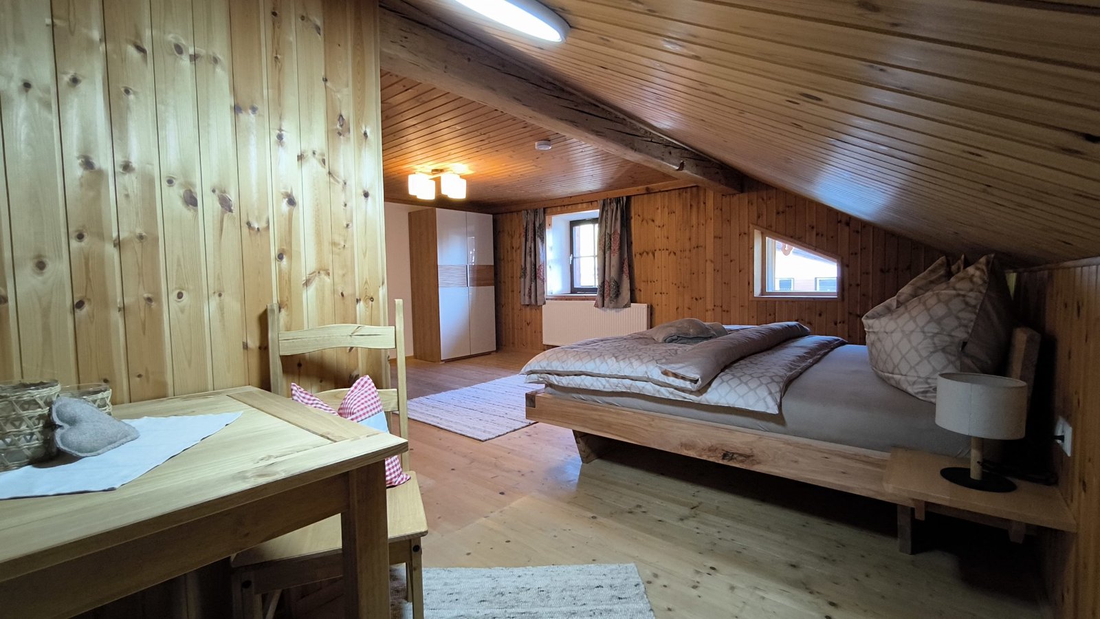 Slaapkamer met extra slaapmogelijkheid
