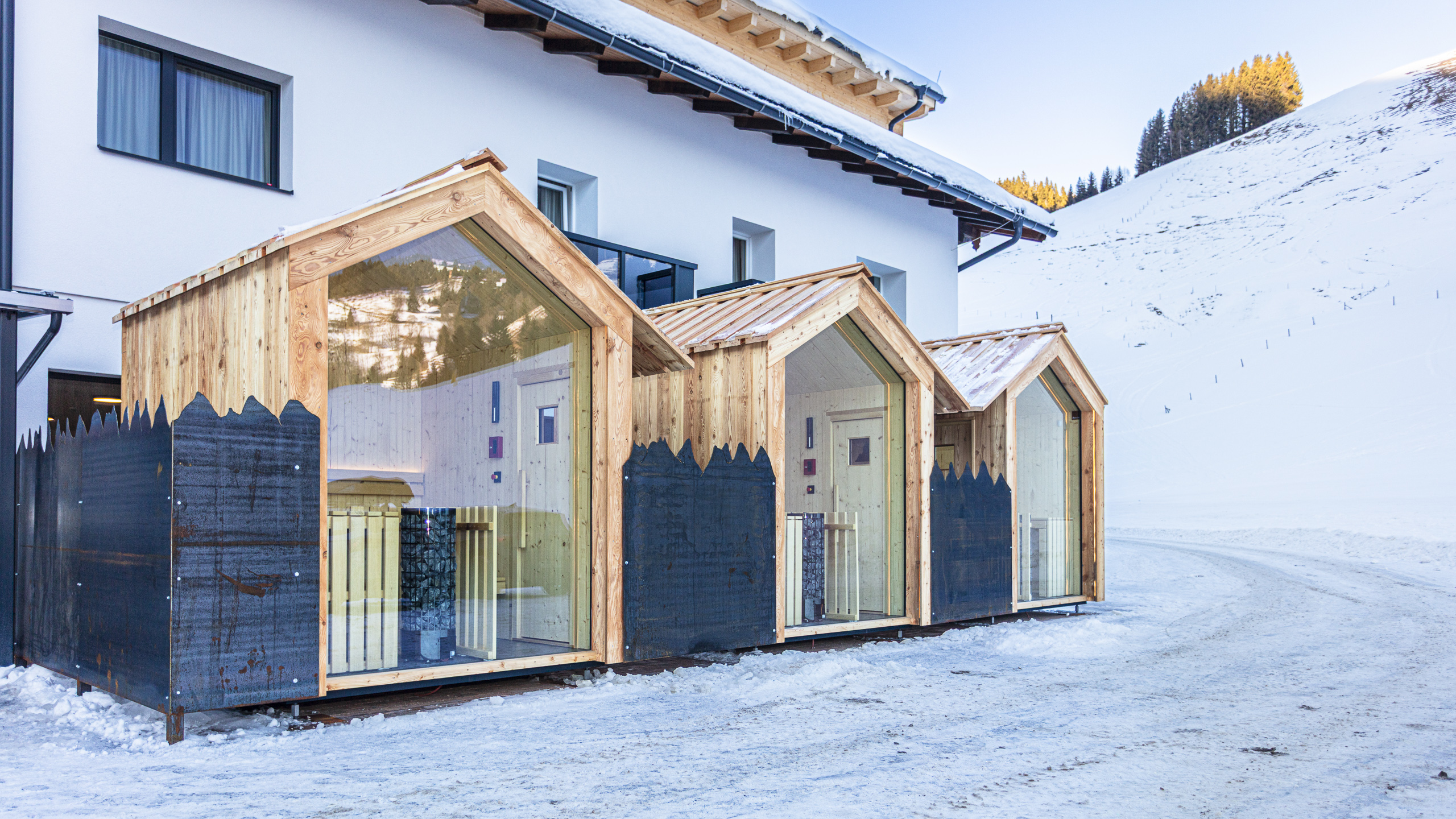Buitenkant bij de sauna’s