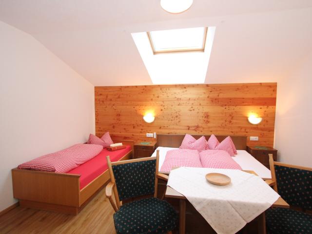 Slaapkamer met extra bed