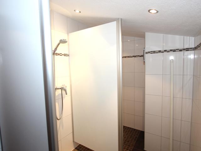 Badkamer met douche