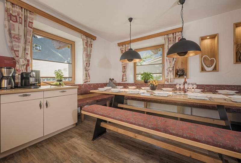 Keuken en gezamenlijke eettafel